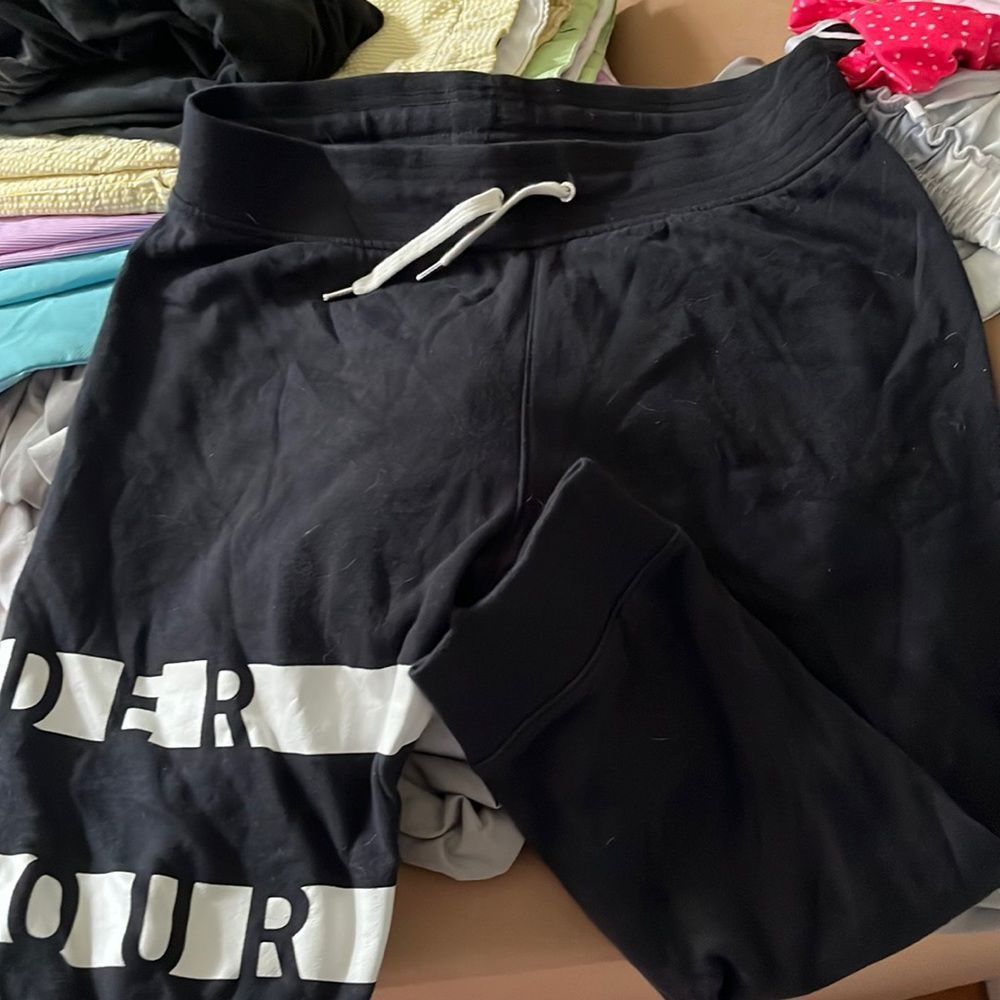 🧜‍♀️ GUC under armour loose fit cropped sweatpants